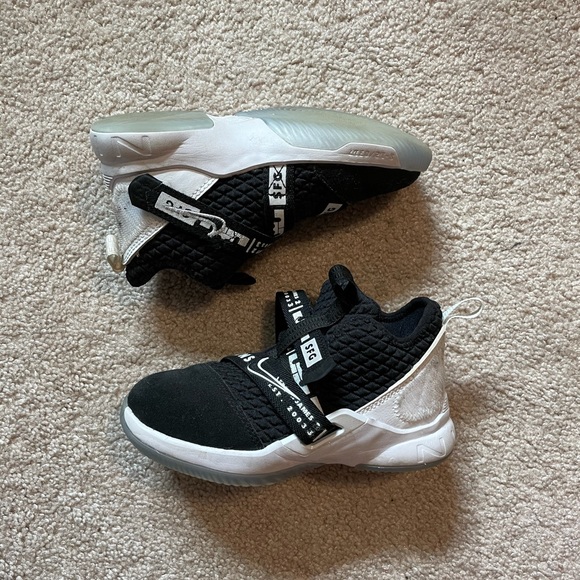 Nike Lebrun Witness Sneakers Kids - Picture 2 of 5